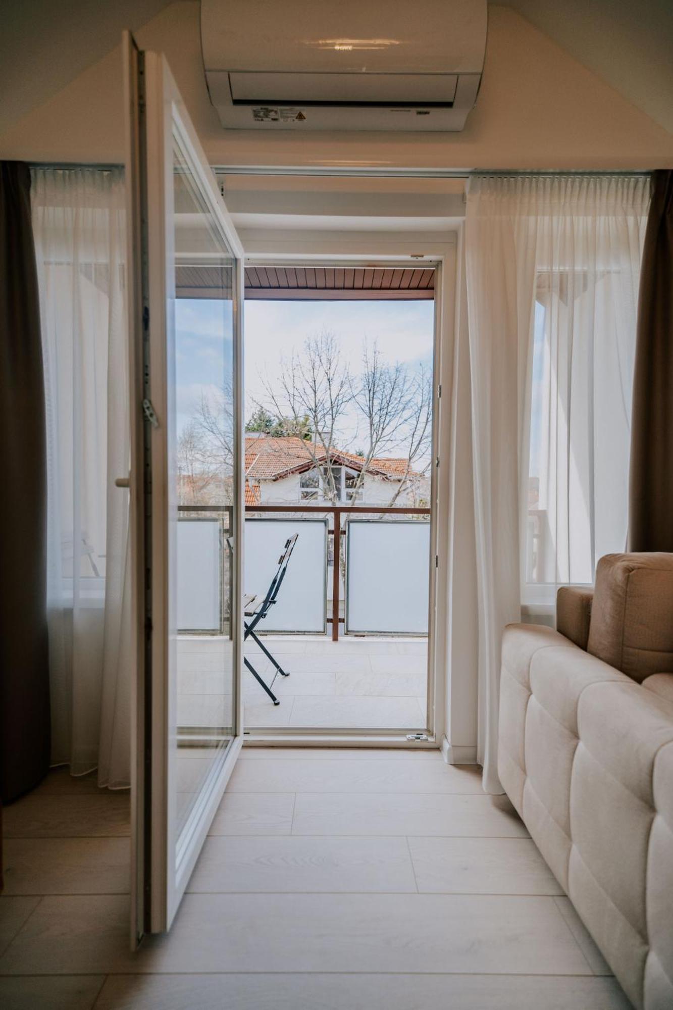 Maison De Luxe Szeged Buitenkant foto